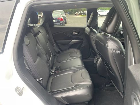 Used 2019 Jeep Cherokee Limited w/ Luxury Group AWD/4WD image 19