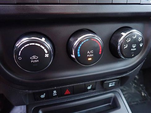 Used 2016 Jeep Patriot High Altitude AWD/4WD image 19
