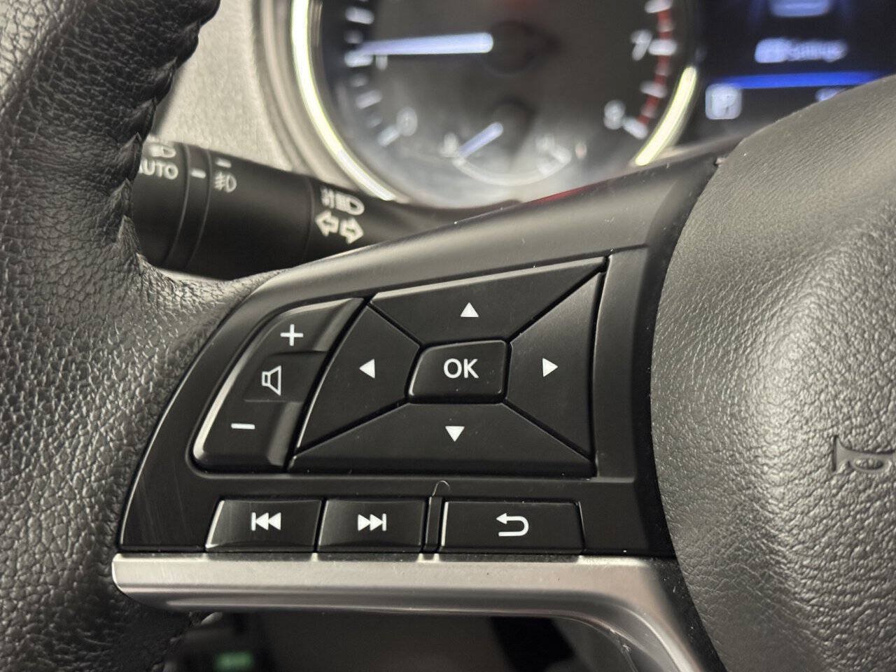 Used 2020 Nissan Rogue SV AWD/4WD image 28