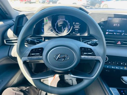 Used 2023 Hyundai Elantra Blue image 31
