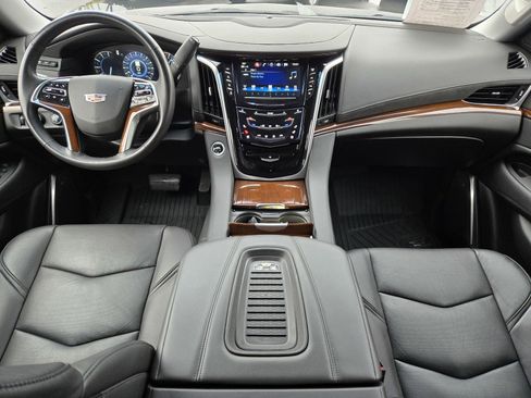 Used 2020 Cadillac Escalade ESV Premium Luxury image 11