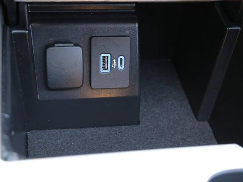 Used 2023 Ford Explorer Limited w/ Limited Technology Package AWD/4WD image 29