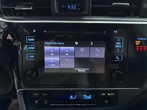 Used 2019 Toyota Corolla LE image 20