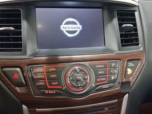Used 2020 Nissan Pathfinder Platinum FWD image 11