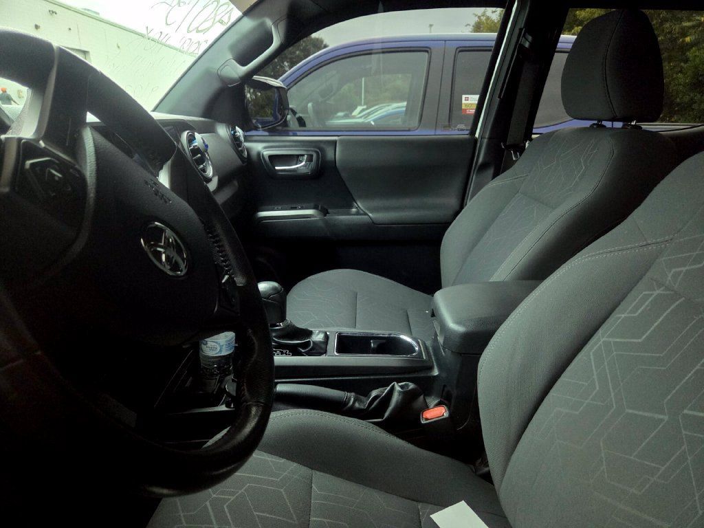 Used 2019 Toyota Tacoma TRD Sport AWD/4WD image 5
