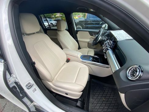 Certified 2025 Mercedes-Benz GLB 250 image 28