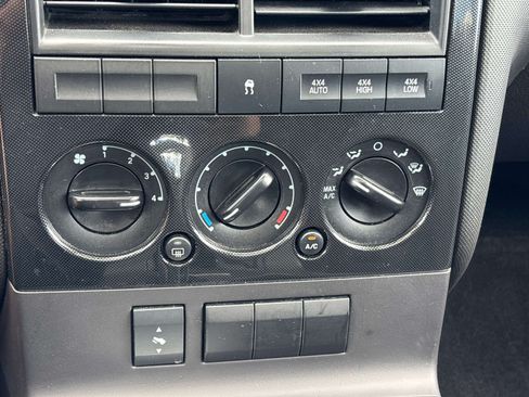 Used 2010 Ford Explorer XLT AWD/4WD image 25