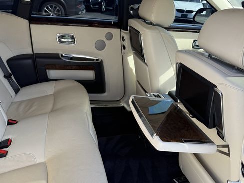 Used 2012 Rolls-Royce Ghost image 22
