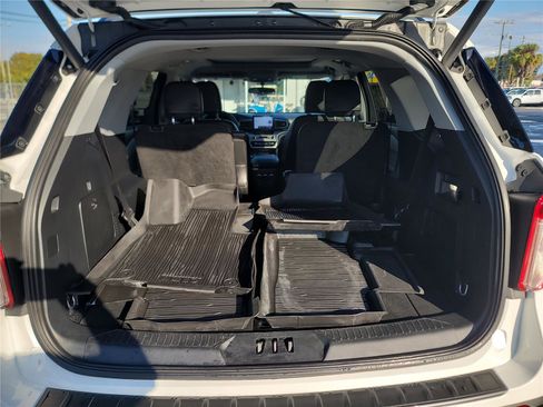 Certified 2023 Ford Explorer XLT w/ Equipment Group 202A image 5