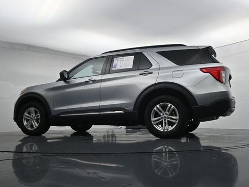 Used 2024 Ford Explorer XLT w/ Equipment Group 202A AWD/4WD image 34