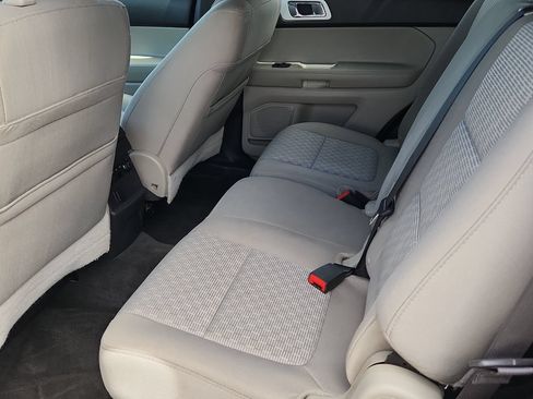 Used 2015 Ford Explorer XLT w/ Equipment Group 201A FWD image 10