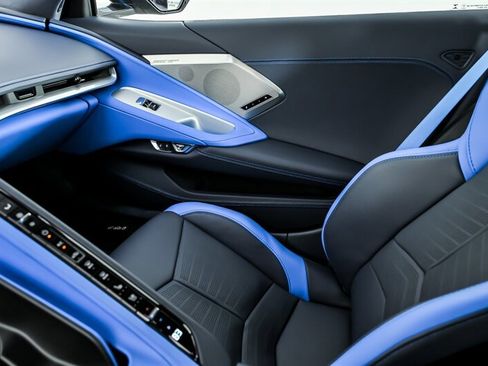 Used 2023 Chevrolet Corvette Stingray Premium Conv w/ Z51 Performance Package RWD image 41