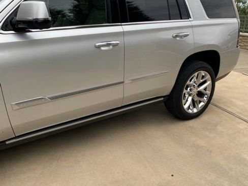 Used 2019 Cadillac Escalade Premium Luxury AWD/4WD image 2