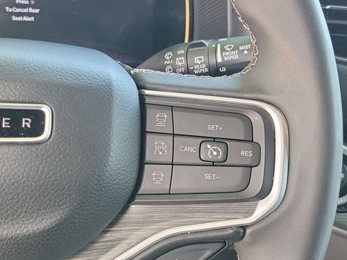 Used 2024 Jeep Wagoneer Series II w/ Flexible Seating Group RWD image 32