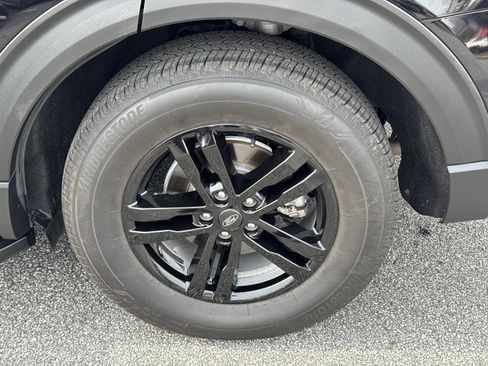 Used 2022 Ford Explorer XLT w/ Equipment Group 202A image 19