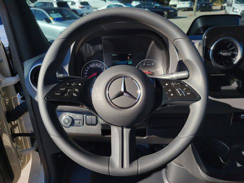 Used 2025 Mercedes-Benz Sprinter 3500 image 22