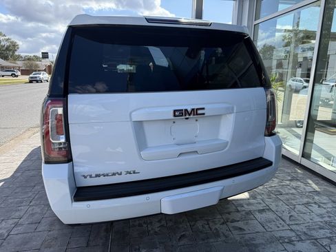 Used 2020 GMC Yukon XL SLT w/ Premium Edition image 3