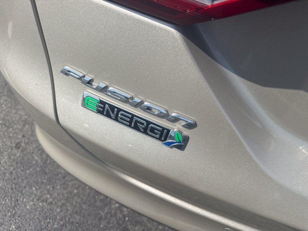 Used 2017 Ford Fusion Energi Platinum FWD image 7