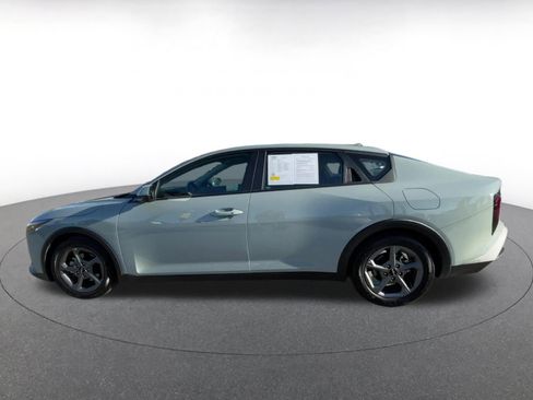 Used 2025 Kia K4 LXS image 8