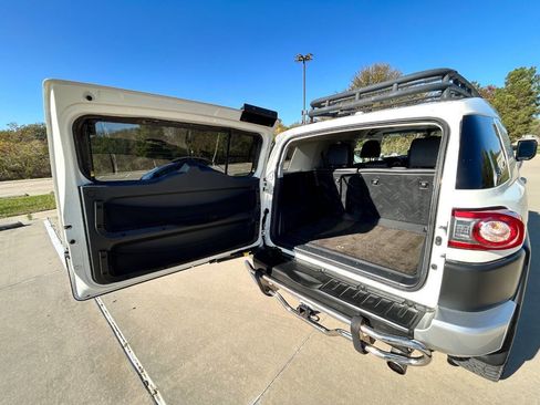 Used 2014 Toyota FJ Cruiser 4WD image 9