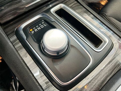 Used 2022 Chrysler 300 Touring w/ Sport Appearance Package image 16