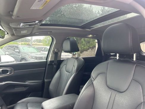 Used 2023 Kia Sorento EX w/ Panoramic Sunroof Package FWD image 10