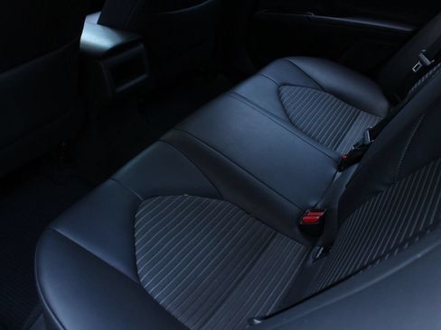 Used 2018 Toyota Camry SE w/ Moonroof Package FWD image 20