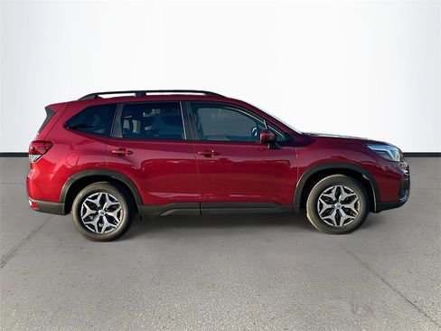 Used 2021 Subaru Forester Premium image 8
