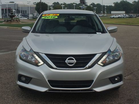 Used 2016 Nissan Altima 3.5 SR FWD image 14
