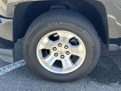 Used 2018 Chevrolet Silverado 1500 LT w/ All Star Edition image 31