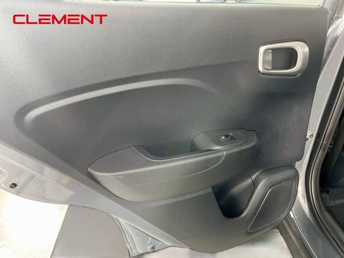 Used 2025 Hyundai Venue SEL FWD image 27