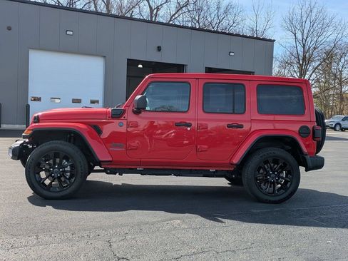 Used 2025 Jeep Wrangler Unlimited Sahara w/ Safety Group AWD/4WD image 7