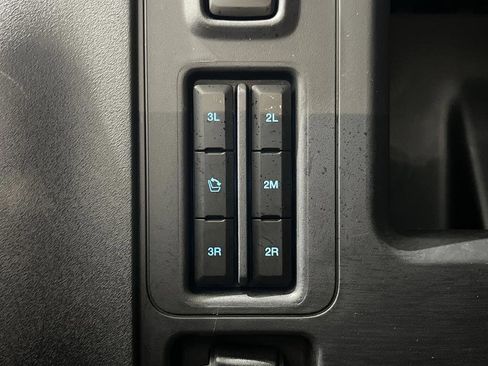 Used 2025 Ford Expedition Max Platinum w/ Platinum Ultimate Package AWD/4WD image 17