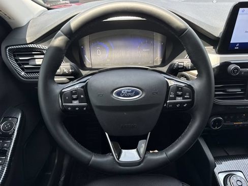 Used 2022 Ford Escape SEL w/ Technology Package FWD image 12