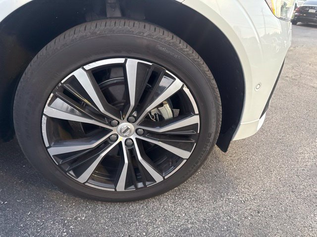 Used 2024 Volvo XC60 B5 Plus w/ Protection Package Premier AWD/4WD image 9