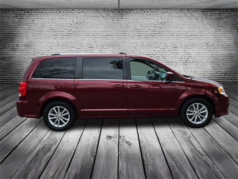 Used 2020 Dodge Grand Caravan SXT image 6