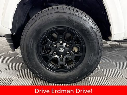 Certified 2022 Toyota Tacoma SR5 w/ Technology Package RWD image 4
