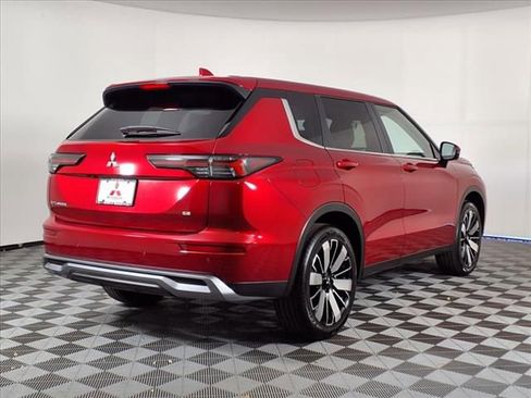 Used 2025 Mitsubishi Outlander SE image 26