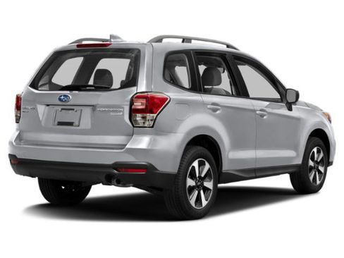 Used 2018 Subaru Forester 2.5i AWD/4WD image 2