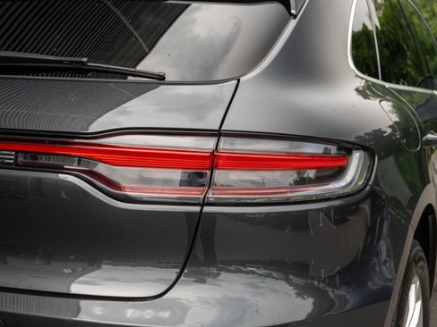 Certified 2023 Porsche Macan AWD/4WD image 21