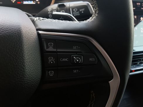 Used 2024 Jeep Grand Cherokee Altitude AWD/4WD image 25