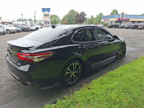 Used 2018 Toyota Camry SE w/ Audio Package FWD image 4