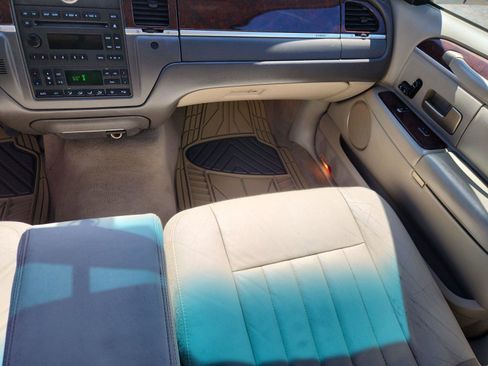 Used 2007 Lincoln Town Car Signature RWD image 24