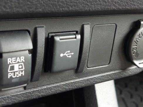 Used 2020 Toyota Tacoma 4x4 Double Cab image 25