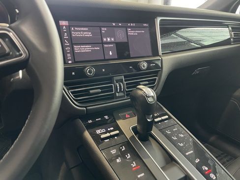 Used 2022 Porsche Macan image 15