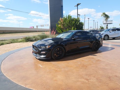 Used 2020 Ford Mustang Shelby GT350 w/ Technology Package image 5