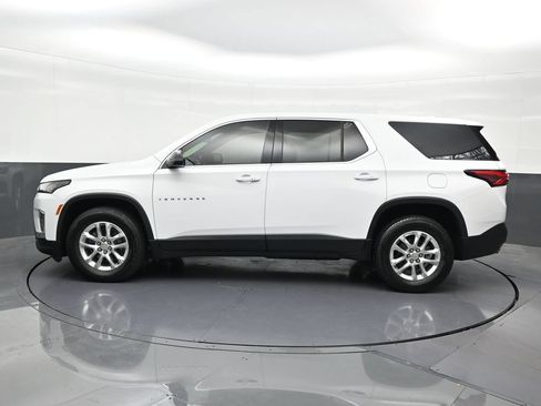 Used 2023 Chevrolet Traverse LS FWD image 2