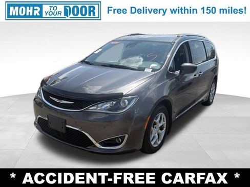 Used 2017 Chrysler Pacifica Touring-L Plus w/ Advanced Safetytec Group FWD image 1