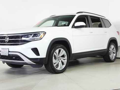 Used 2023 Volkswagen Atlas SE AWD/4WD image 2