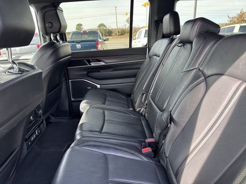 Used 2024 Jeep Wagoneer L Series III w/ Flexible Seating Group image 16